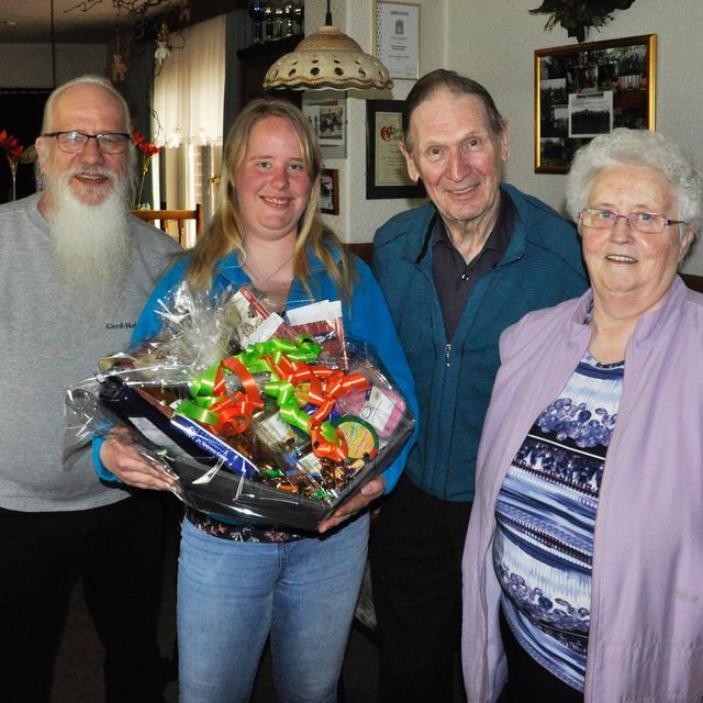 v.l.n.r. Gerd-Holger Siebert, 1.Vors. Imke-Svenja Siebert, Bereitschaftsleiterin, Hans und Erika Radeke